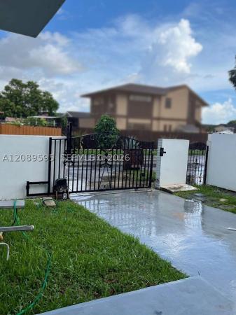 Las Villas, 1400 W 39th Pl, Hialeah, Florida 33012, image 1