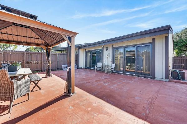 Cedarwoods At Pembroke Lakes, 2321 Poinsetta Ct, Pembroke Pines, Florida 33026, image 2