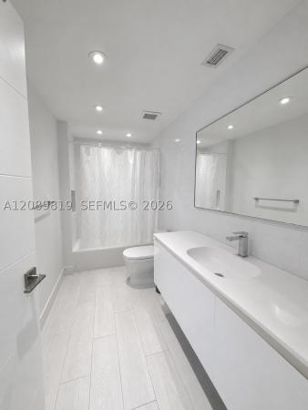 Sky Lake, 18700 NE 21st Ave, North Miami Beach, Florida 33179, image 2