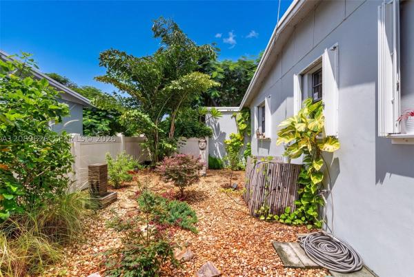 Twin Lakes South, 4211 NW 11th Ave, Oakland Park, Florida 33309, image 1