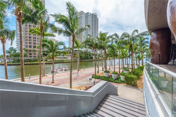 Icon Brickell Tower 3, 485 Brickell Ave #1611, Miami, Florida 33131, image 1