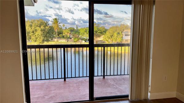 Villas De Venezia, 9897 Nob Hill Ln, Sunrise, Florida 33351, image 2