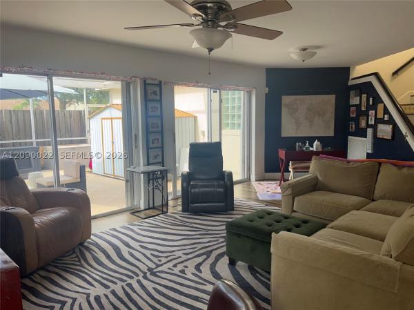 Winchester Courts, 4386 Hazel Ave #C, Palm Beach Gardens, Florida 33410, image 3