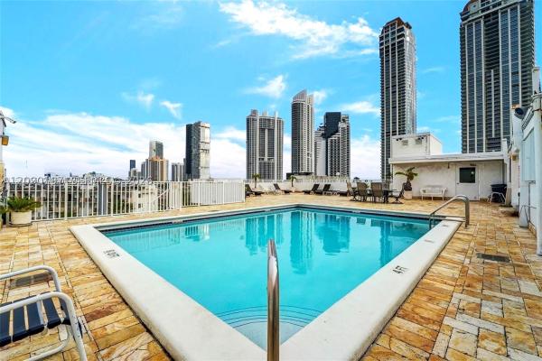 Towne Royale, 17800 Atlantic Blvd #307, Sunny Isles Beach, Florida 33160, image 3