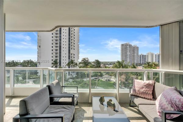 South Tower At The Point, 21055 NE 37th Ave #901, Aventura, Florida 33180, image 2