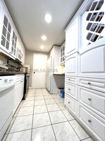 The Carriage House, 5401 Collins Ave #1020, Miami Beach, Florida 33140, image 1