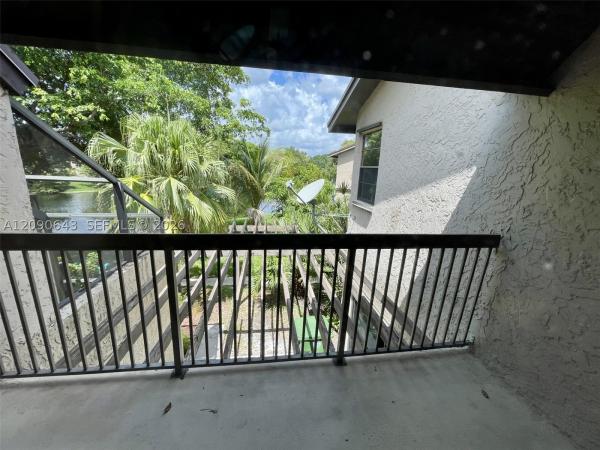 Bayberry Lakes, 2160 Bayberry Dr, Pembroke Pines, Florida 33024, image 2