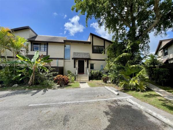 Bayberry Lakes, 2160 Bayberry Dr, Pembroke Pines, Florida 33024, image 3