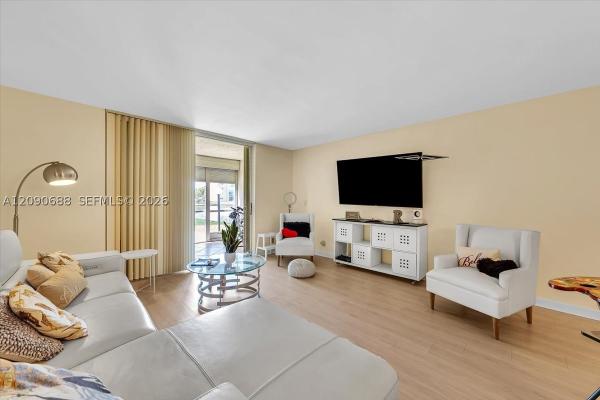 Meadowbrook Lakes, 424 SE 10th St #104, Dania Beach, Florida 33004, image 3