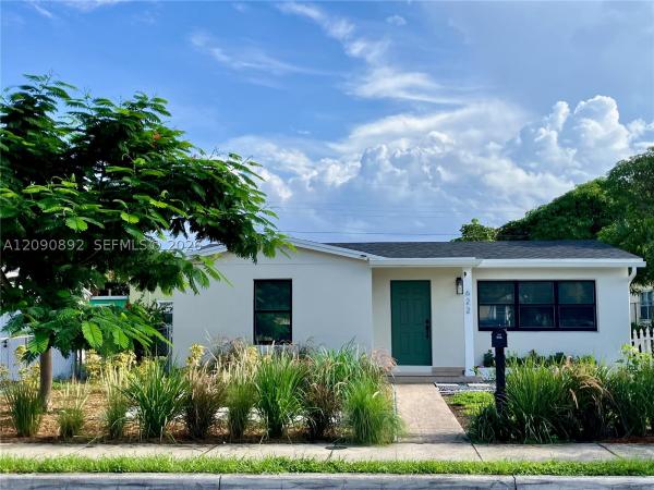 Vista Encanto, 622 Avenida Hermosa, West Palm Beach, Florida 33405, image 1