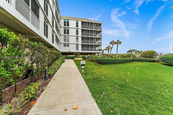 669 NE Plantation Rd #406, Fort Pierce, Florida 34996, image 1