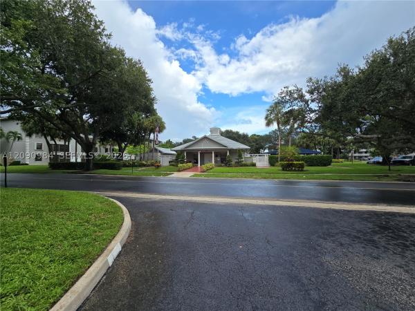 Whitehall Of Pine Island Ridge, 1526 Whitehall Dr #304, Davie, Florida 33324, image 1