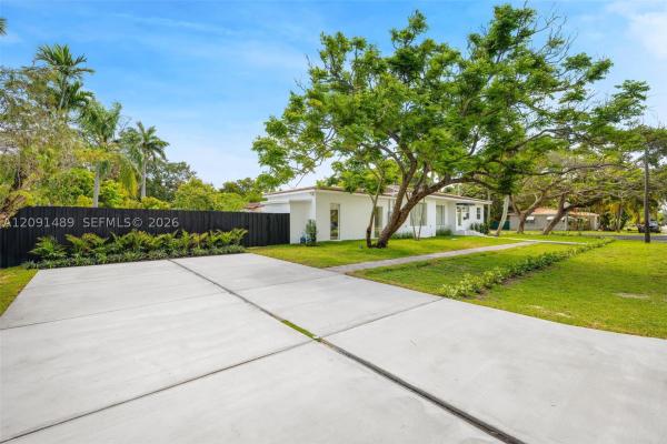 Griffing Biscayne Park Estates, 701 NE 119th St, Biscayne Park, Florida 33161, image 1