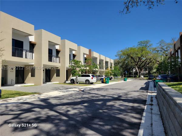 Oaks Place, 4141 N Oak Pl, Dania Beach, Florida 33314, image 1