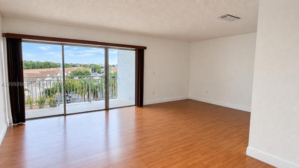 9372 Fontainebleau Blvd #L-402, Miami, Florida 33172, image 1