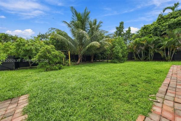 Foust, 565 East Dr, Miami Springs, Florida 33166, image 1