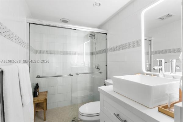 Vendome Place, 4301 Collins Ave #207, Miami Beach, Florida 33140, image 1
