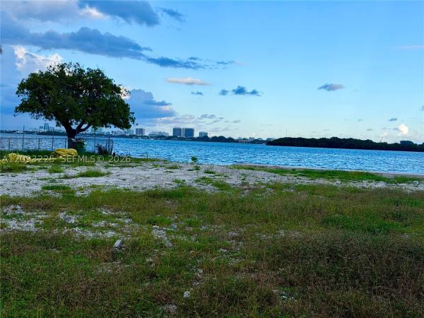 10875 N Bayshore Dr, Unincorporated Dade County, Florida 33161, image 1