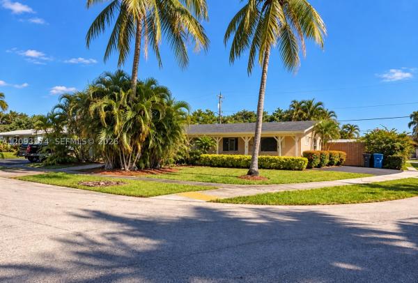 Twin Lakes South, 4100 NW 15th Ave, Oakland Park, Florida 33309, image 1