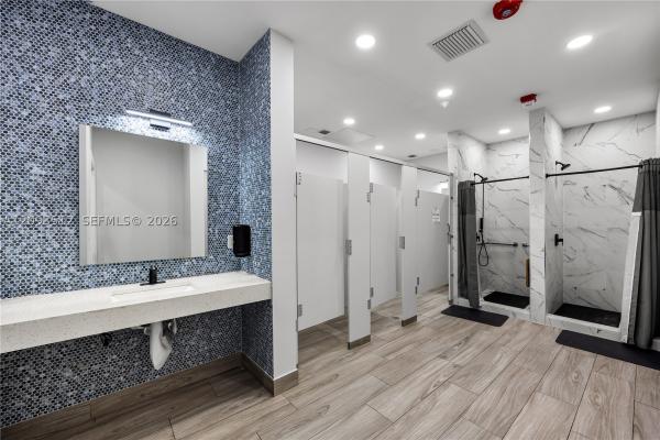 Plaza Of The Americas, 16919 N Bay Rd #418, Sunny Isles Beach, Florida 33160, image 1