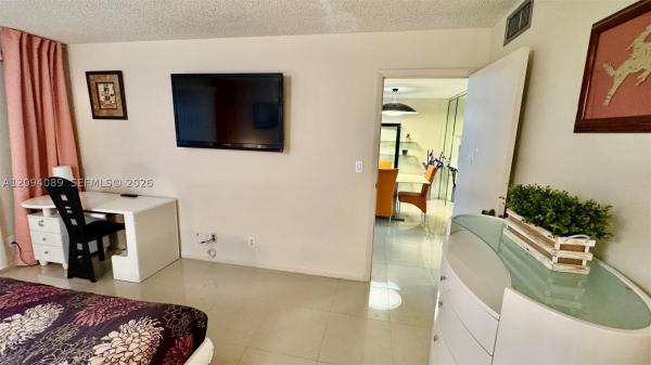Gulfstream Garden, 410 SE 2nd St #219, Hallandale Beach, Florida 33009, image 1