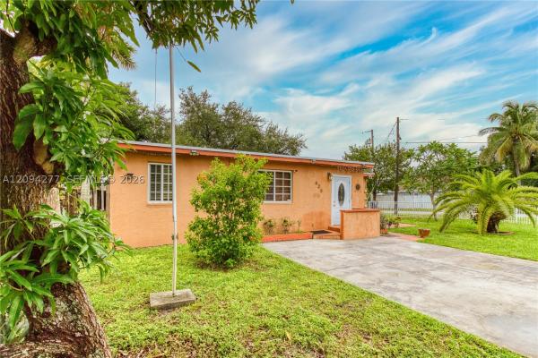 Hollywood Beach Gardens, 625 Columbus Pkwy, Hollywood, Florida 33021, image 1