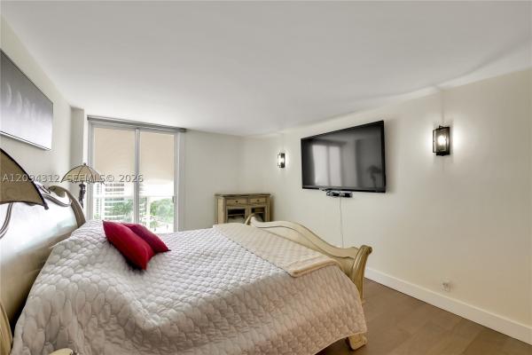 Arlen House East, 100 Bayview Dr #1008, Sunny Isles Beach, Florida 33160, image 1