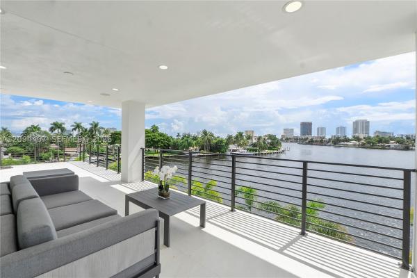 Manzo Mar, 350 Circle Dr, Pompano Beach, Florida 33062, image 1