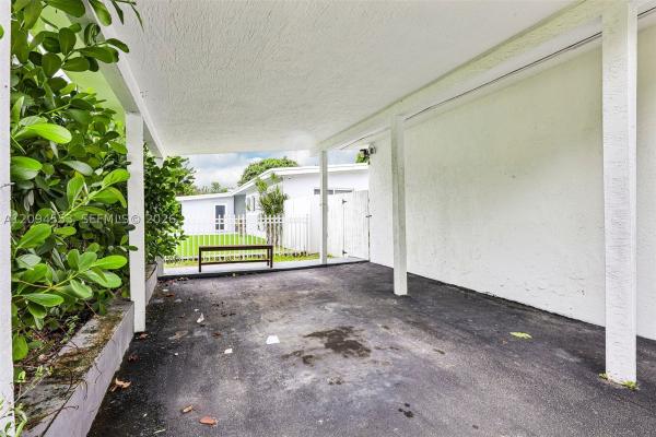 Beach Heights, 571 NE 172nd St, North Miami Beach, Florida 33162, image 1