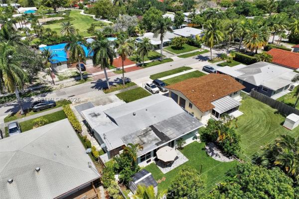 Gulfstream Estates, 814 NE 4th St, Hallandale Beach, Florida 33009, image 1