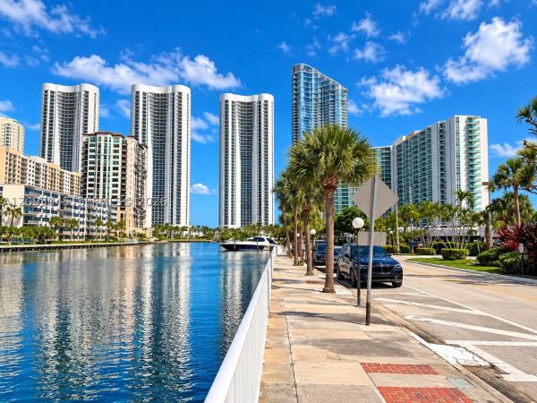 Arlen House Central, 300 Bayview Dr #2014, Sunny Isles Beach, Florida 33160, image 1