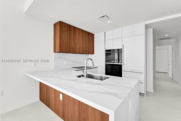253 NE 14th St #201, Miami, Florida 33132, image 1
