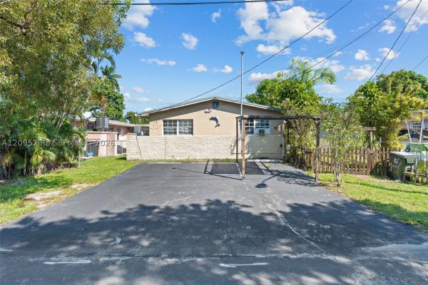 Ro-Len Acres, 1001 SW 4th Ter #1-2, Hallandale Beach, Florida 33009, image 1