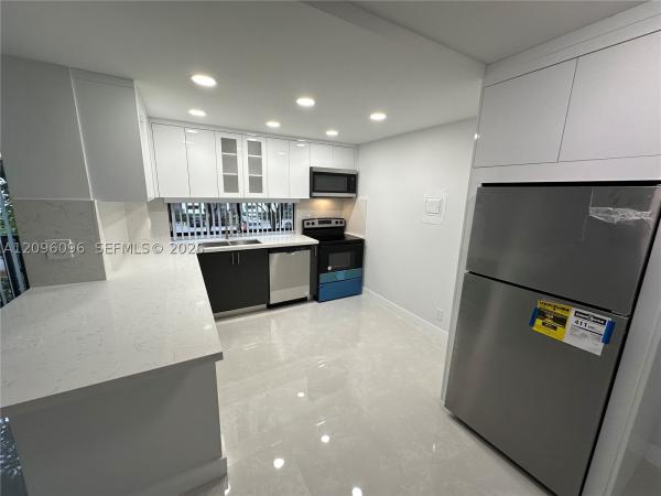 Plaza Of The Americas, 16919 N Bay Rd #215, Sunny Isles Beach, Florida 33160, image 1