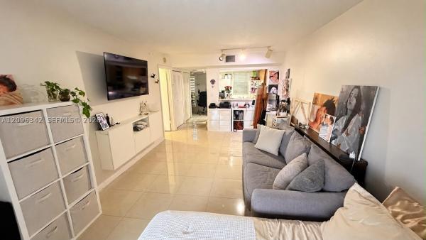 Villas At Lakeview, 5200 NW 31st Ave #82, Fort Lauderdale, Florida 33309, image 1