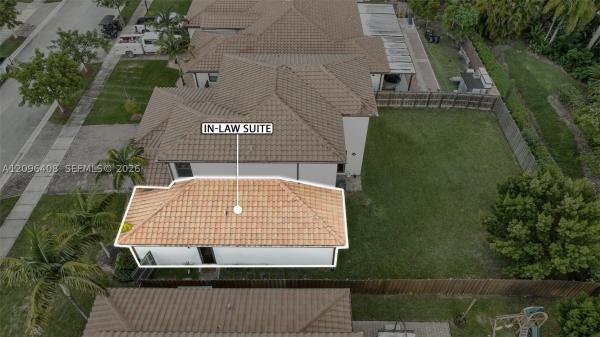 Kingman Commons, 2620 SE 3rd St, Homestead, Florida 33033, image 1