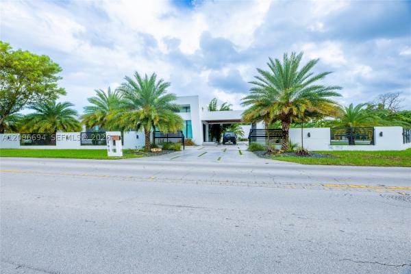 9890 SW 64th St, Unincorporated Dade County, Florida 33173, image 1