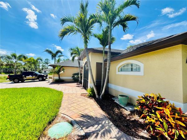 1201 Edison Ave, Lehigh Acres, Florida 33972, image 1