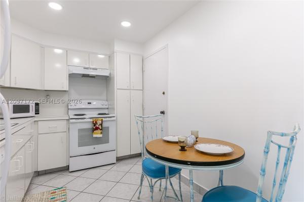 Arlen House West, 500 Bayview Dr #1818, Sunny Isles Beach, Florida 33160, image 1