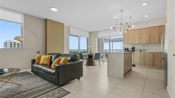 Quadro, 3900 Biscayne Blvd #N-913, Miami, Florida 33137, image 1