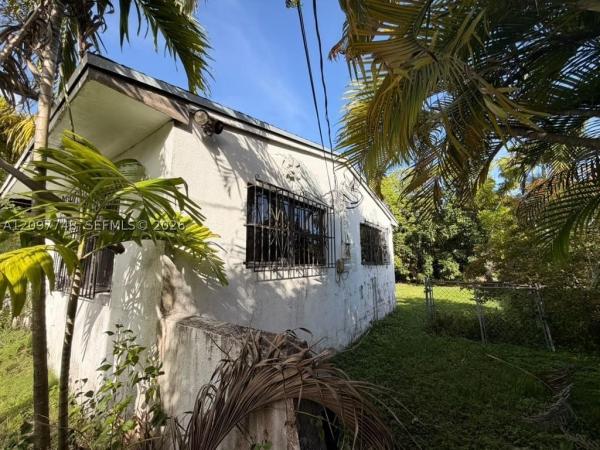 Twin Lakes Manor, 5861 SW 63rd Ct, South Miami, Florida 33143, image 1