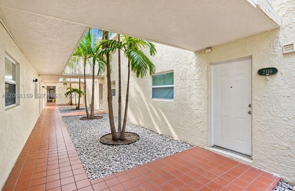 Samari Lake East, 10000 NW 80th Ct #2350, Hialeah Gardens, Florida 33016, image 1