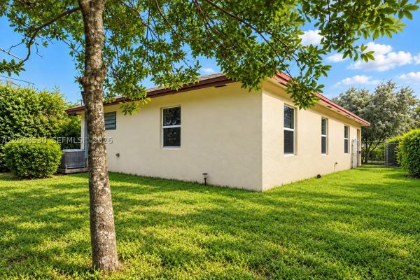 Harlem McBride, 211 NE 35th St, Oakland Park, Florida 33334, image 1