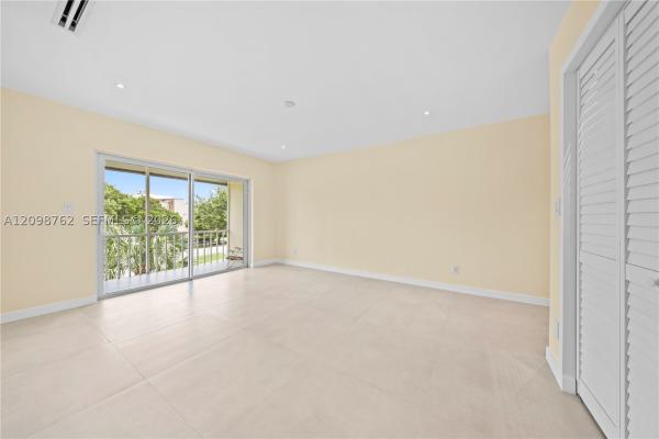1400 NE 191st St #305, Unincorporated Dade County, Florida 33179, image 1
