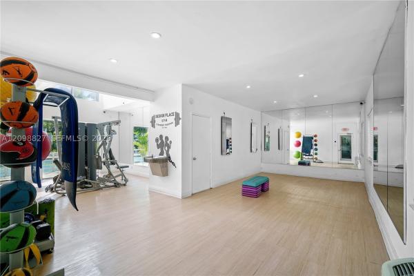 220 NE 2nd St #1, Miami, Florida 33137, image 1