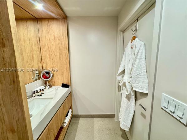 11 NE 6th St #208, Miami, Florida 33132, image 1