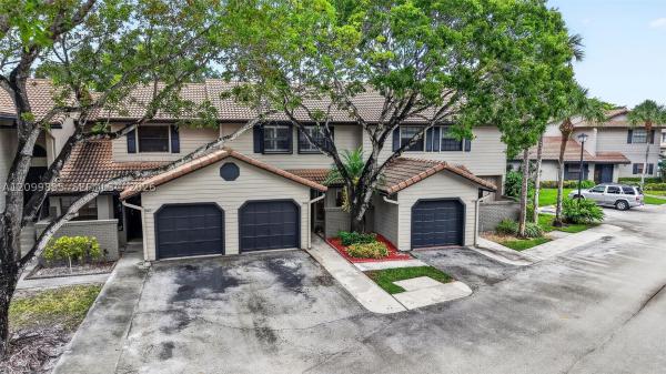 Vineyards Of Plantation, 9012 Vineyard Lake Dr, Plantation, Florida 33324, image 1