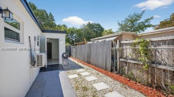 Irons Manor High Pine, 1010 NE 138th St, North Miami, Florida 33161, image 1