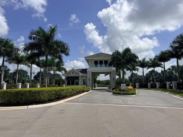 5629 Double Eagle Cir #4233, Naples, Florida 34142, image 1