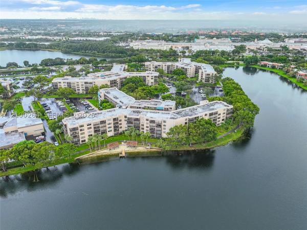 Colony Point, 1100 Colony Point Cir #504, Pembroke Pines, Florida 33026, image 1